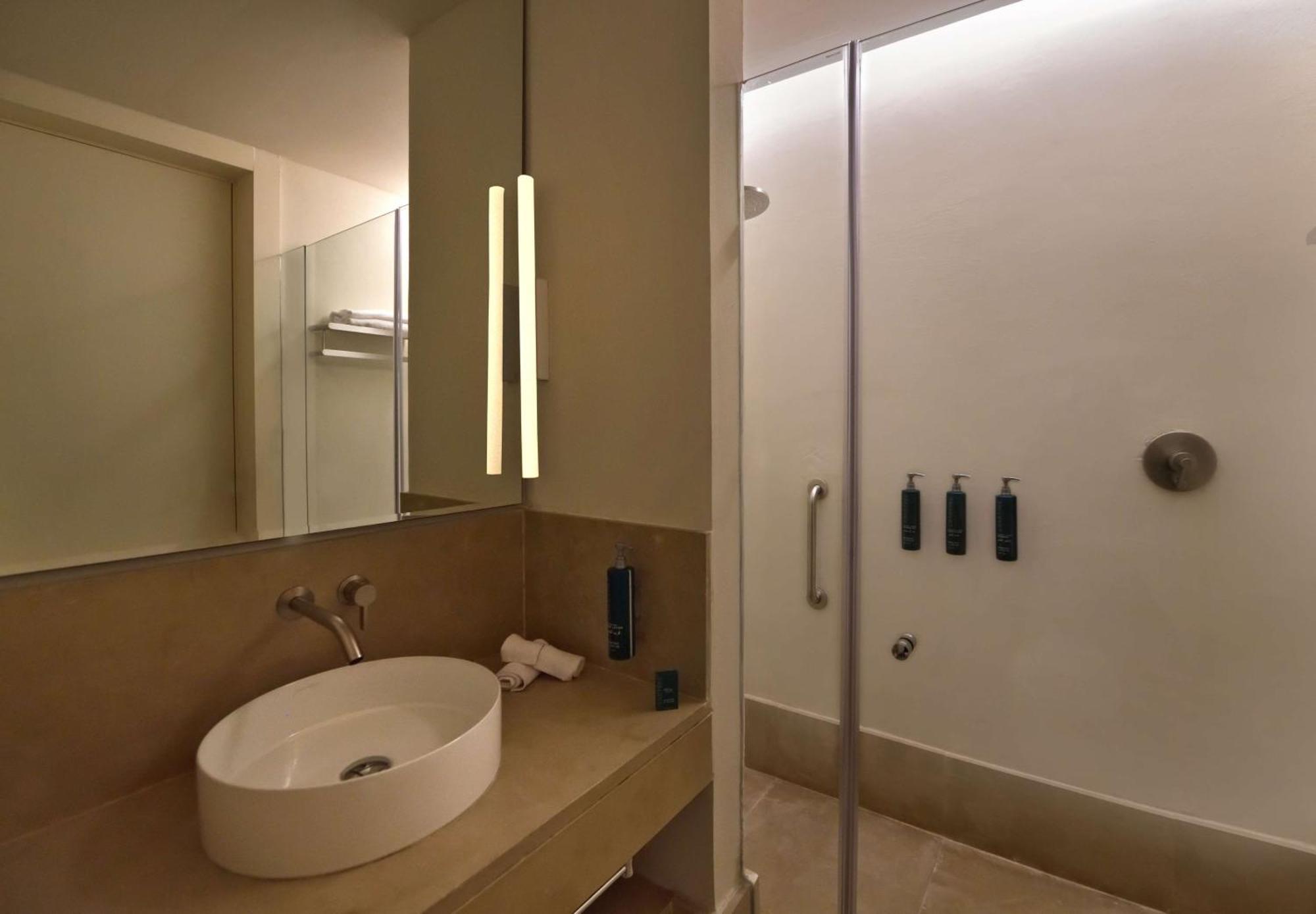 Doubletree By Hilton Ben Guerir Hotel & Residences Benguerir Ngoại thất bức ảnh