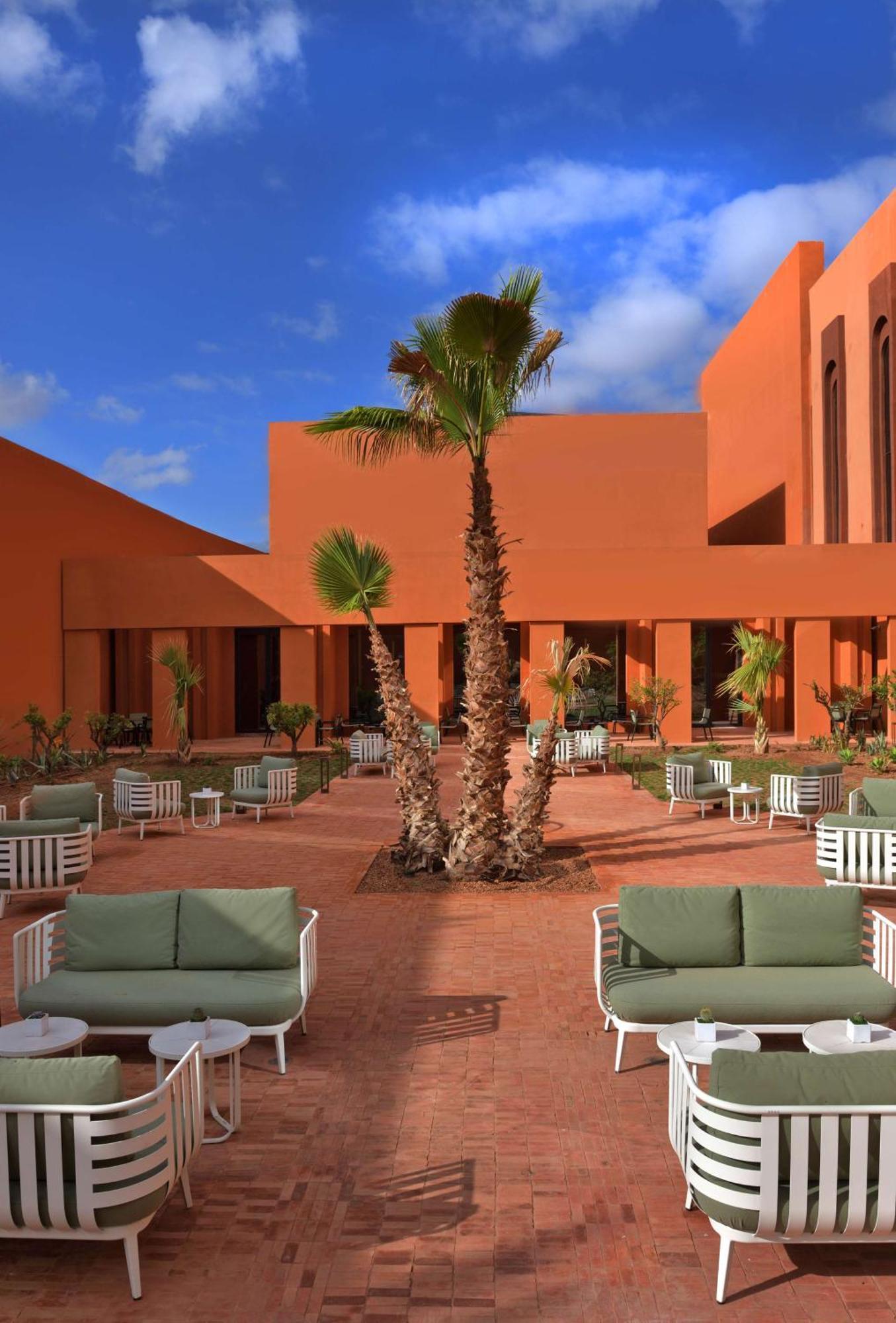 Doubletree By Hilton Ben Guerir Hotel & Residences Benguerir Ngoại thất bức ảnh