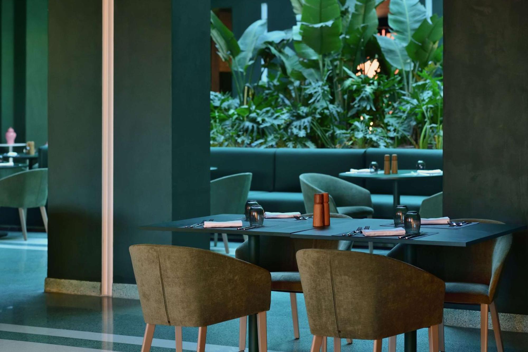 Doubletree By Hilton Ben Guerir Hotel & Residences Benguerir Ngoại thất bức ảnh