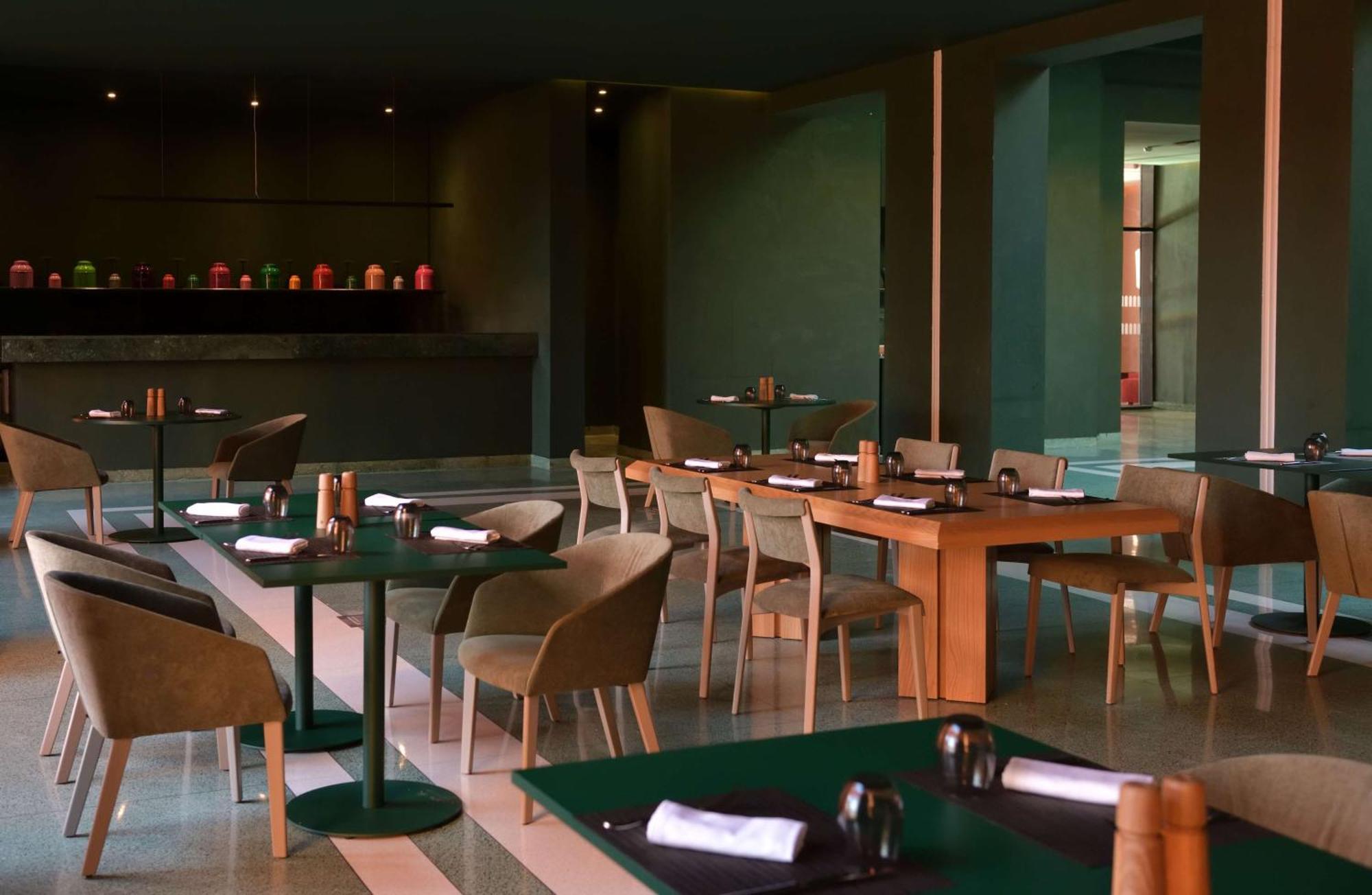 Doubletree By Hilton Ben Guerir Hotel & Residences Benguerir Ngoại thất bức ảnh